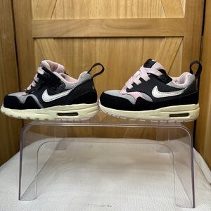 Kids Black and White Sneakers size  5c